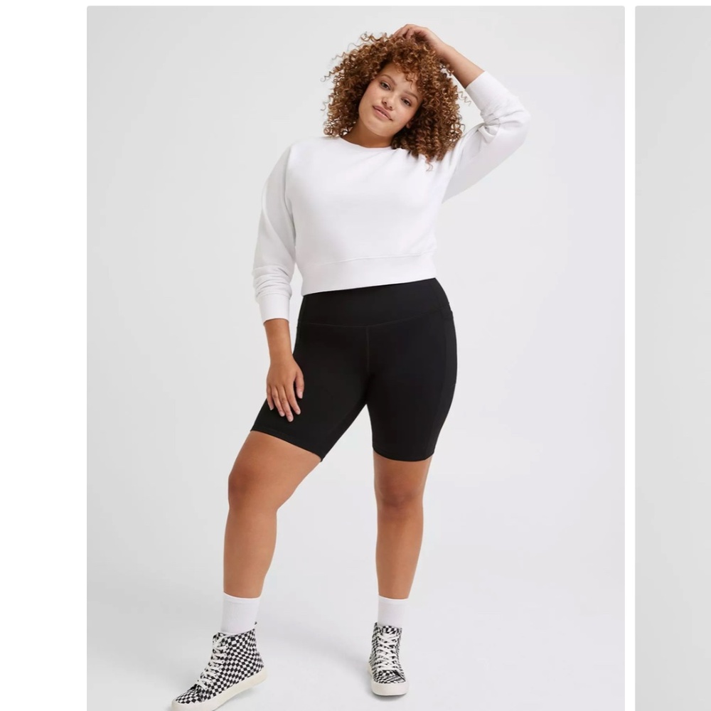 Torrid Cropped Crew Sweatshirt NWT - Picture 3 of 4